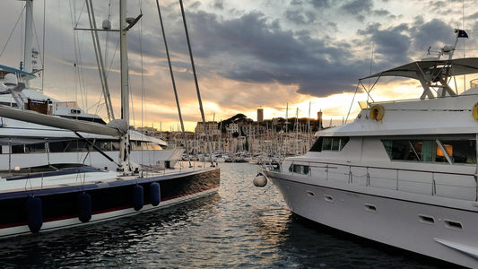 Location de vacances à Cannes : luxe, voitures et yachts sur la Côte d’Azur