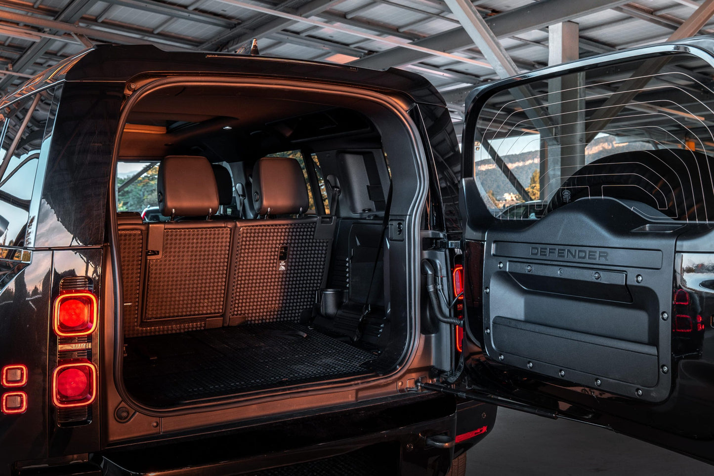 Location Voiture Genève Luxe - LAND ROVER DEFENDER 110