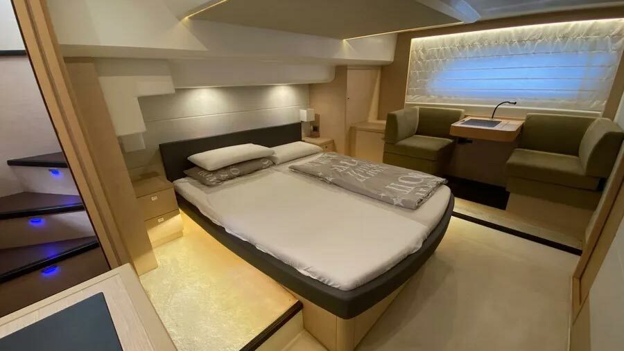 Location Yacht Cannes  - Prestige 550 Fly