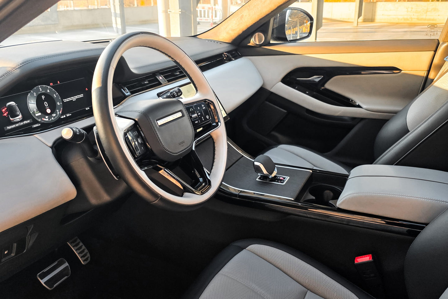 Location Voiture Genève Luxe - RANGE ROVER EVOQUE P300E